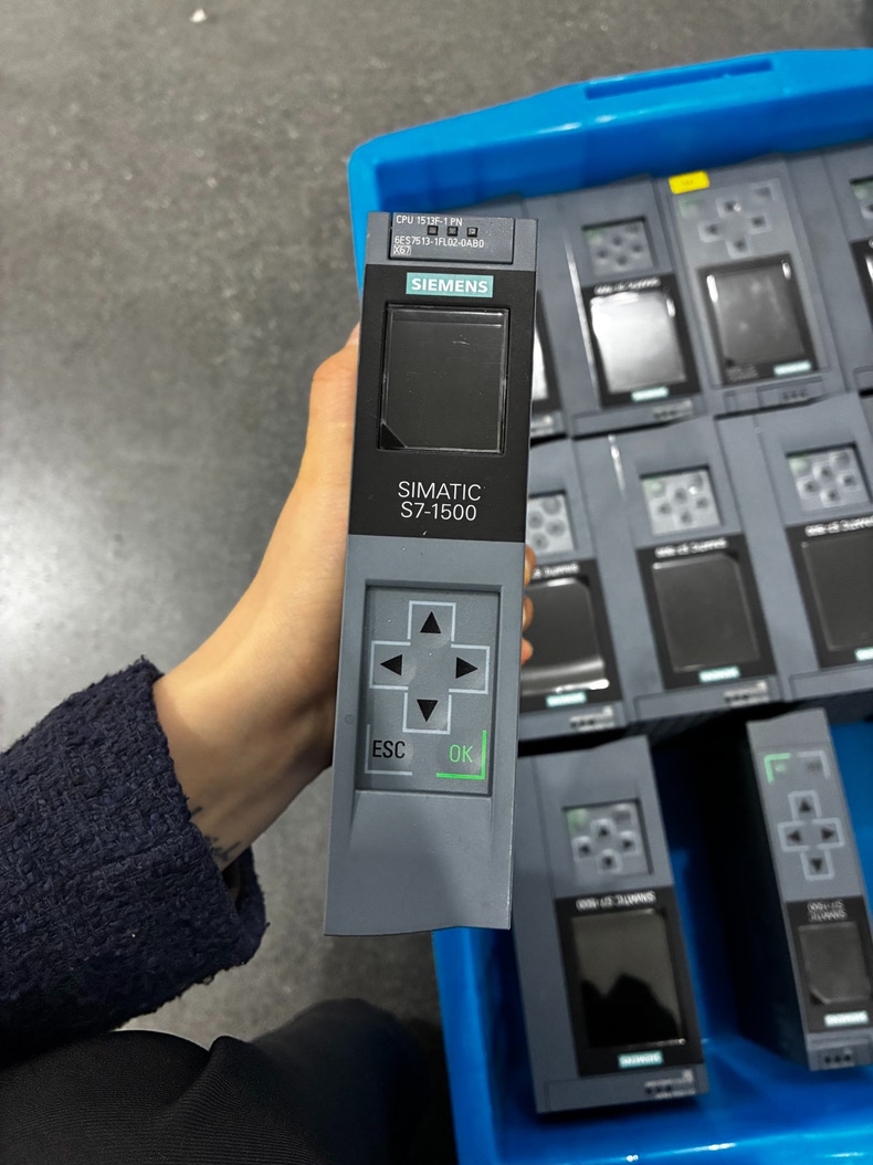 Siemens 6ES7513-1FL02-0AB0 CPU 1513-1 PN SIMATIC S7-1500 Центральный процессор 5