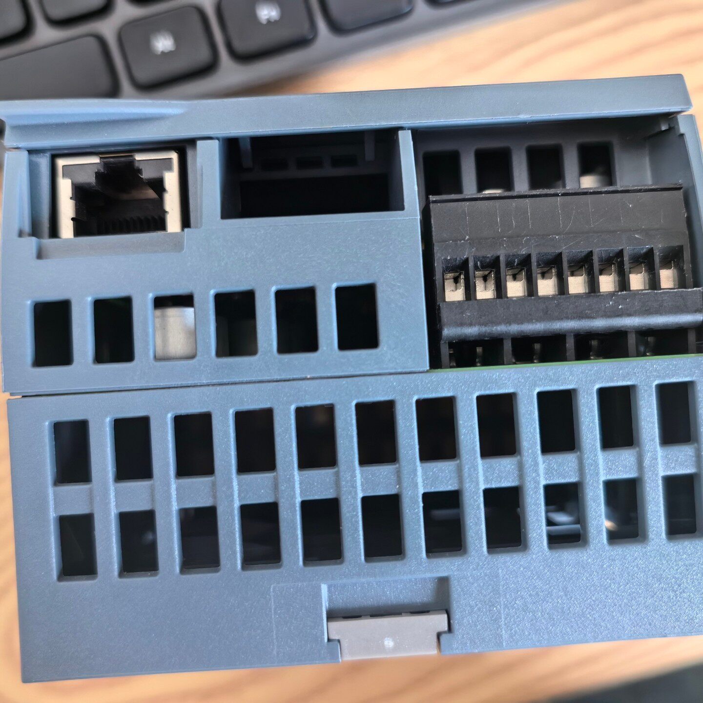 Siemens 6ES7212-1AE40-0XB0 CPU 1212C SIMATIC S7-1200 Центральный процессор 3