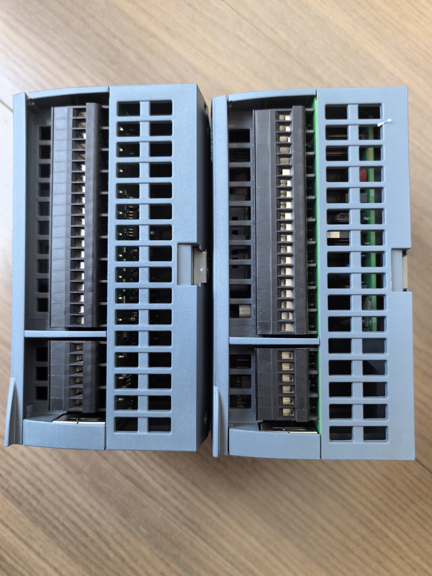 Siemens 6ES7215-1HG40-0XB0 CPU 1215C SIMATIC S7-1200 Центральный процессор 2