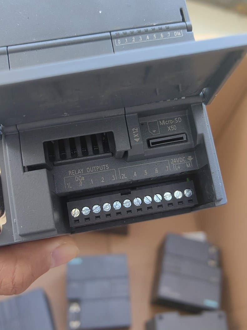 Siemens 6ES7288-1SR20-0AA0 CPU SR20 SIMATIC S7-200 Центральный процессор 3