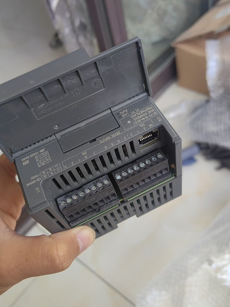 Siemens 6ES7288-1SR20-0AA0 CPU SR20 SIMATIC S7-200 Центральный процессор 4