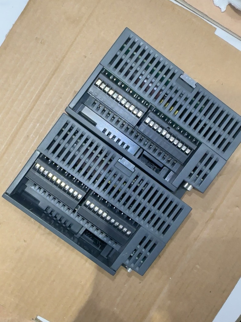 Siemens 6ES7288-1SR40-0AA0 CPU SR40 SIMATIC S7-200 Центральный процессор 4
