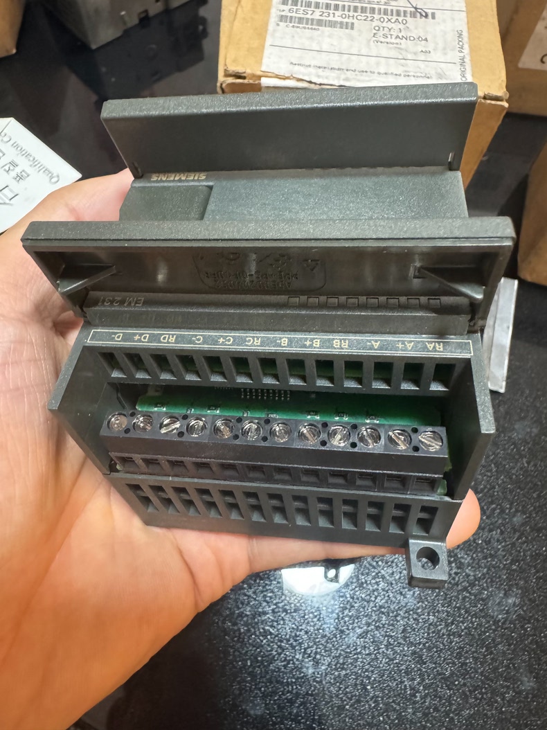 Siemens 6ES7231-0HC22-0XA0 EM 231 S7-200 Модуль дискретного ввода 5