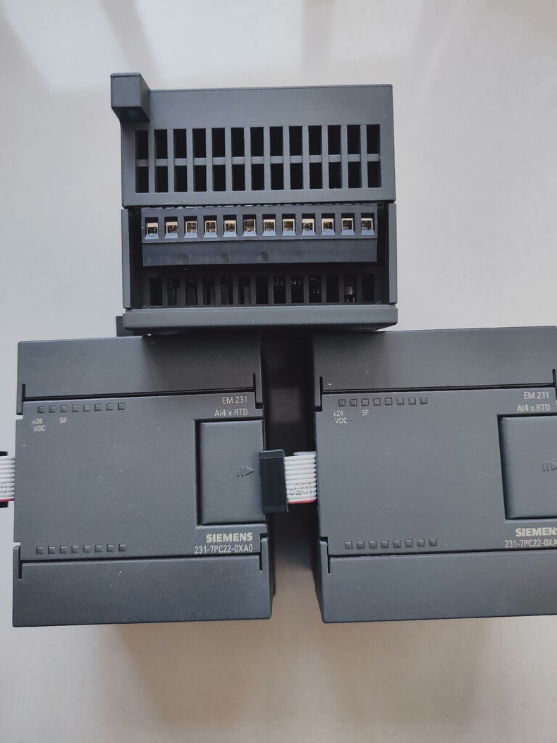 Siemens 6ES7231-7PC22-0XA0 EM 231 S7-200 Модуль дискретного ввода 4