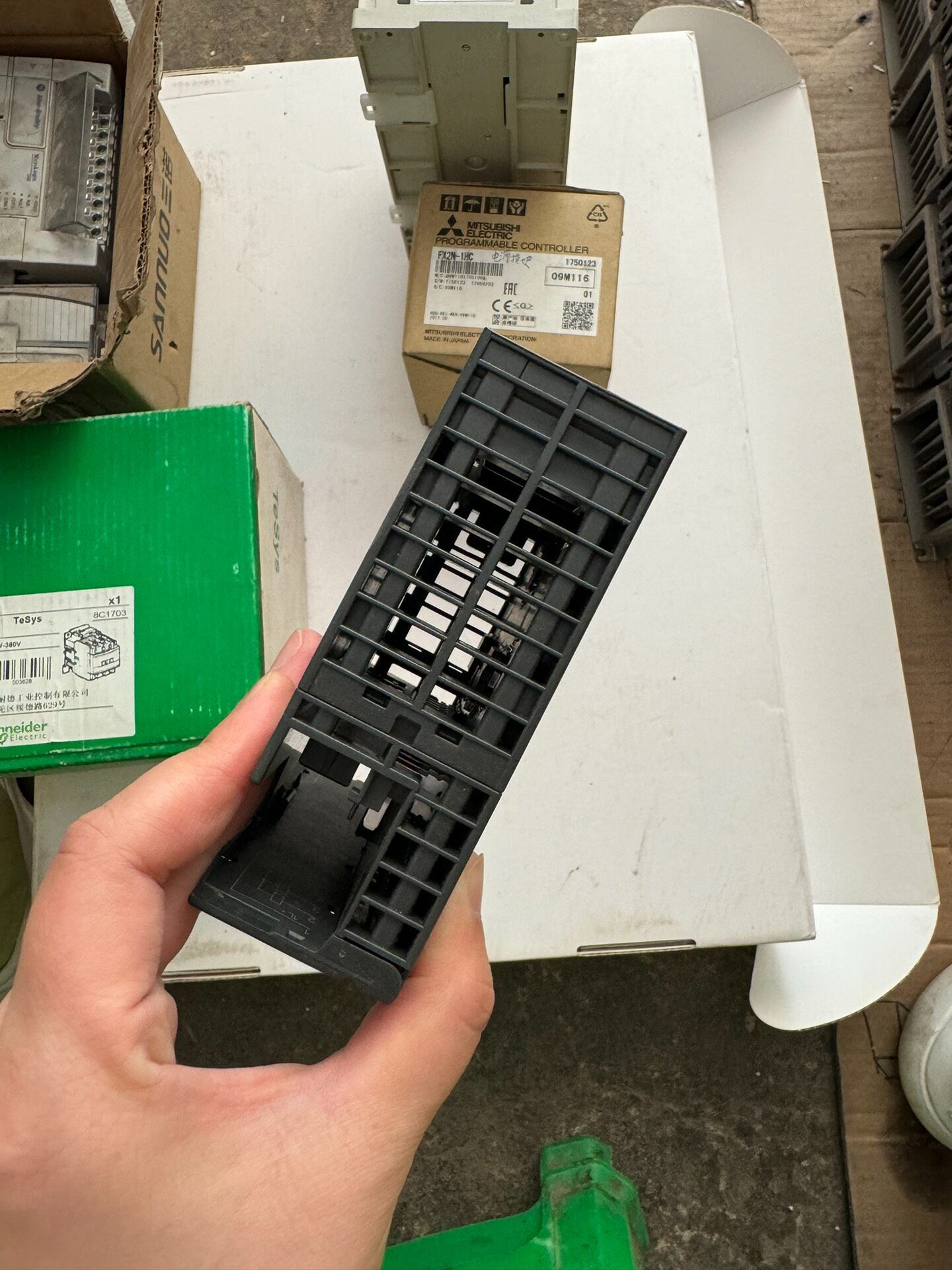Siemens 6ES7322-1BH01-0AA0 SM 322 S7-300 Модуль дискретного вывода 2