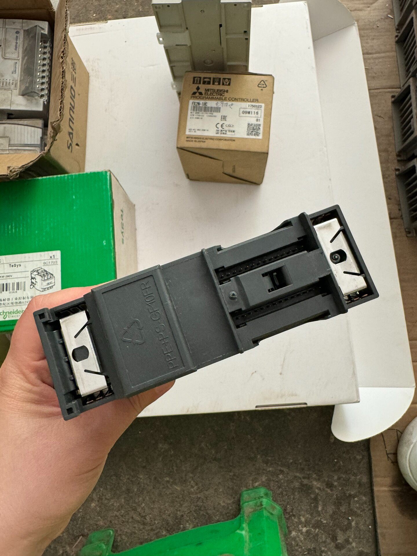 Siemens 6ES7322-1BH01-0AA0 SM 322 S7-300 Модуль дискретного вывода 3