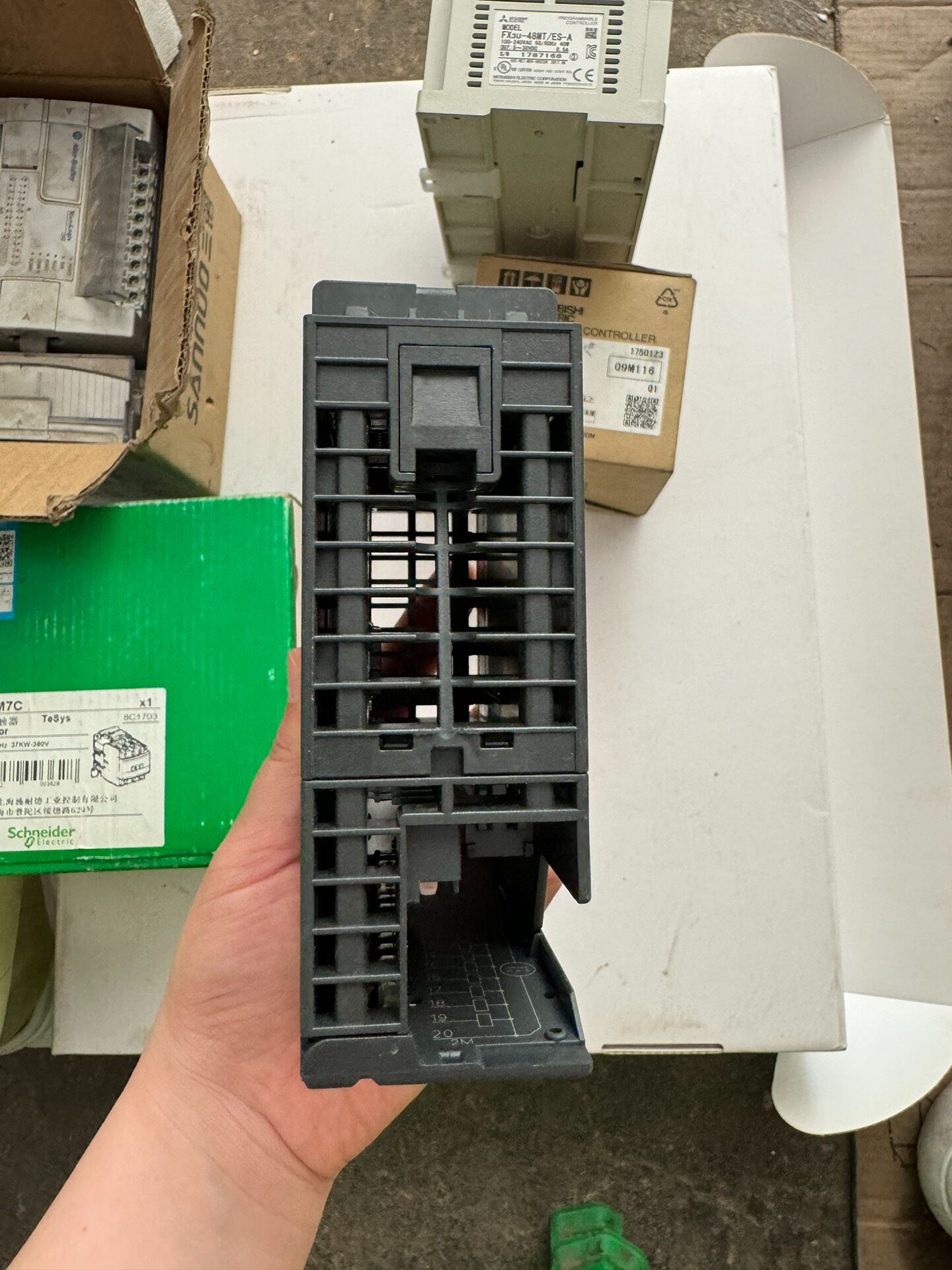 Siemens 6ES7322-1BH01-0AA0 SM 322 S7-300 Модуль дискретного вывода 5