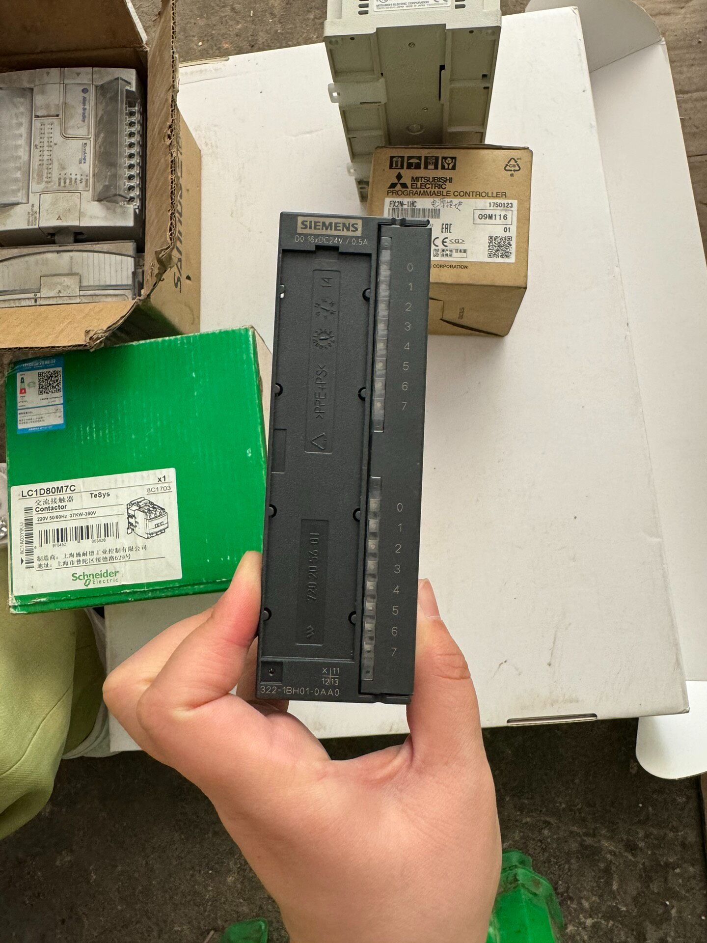 Siemens 6ES7322-1BH01-0AA0 SM 322 S7-300 Модуль дискретного вывода 6
