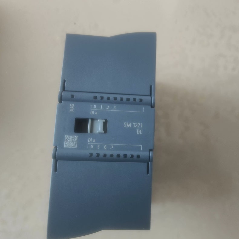 Siemens 6ES7221-1BF32-0XB0 SM 1221 S7-1200 Модуль дискретного ввода 3