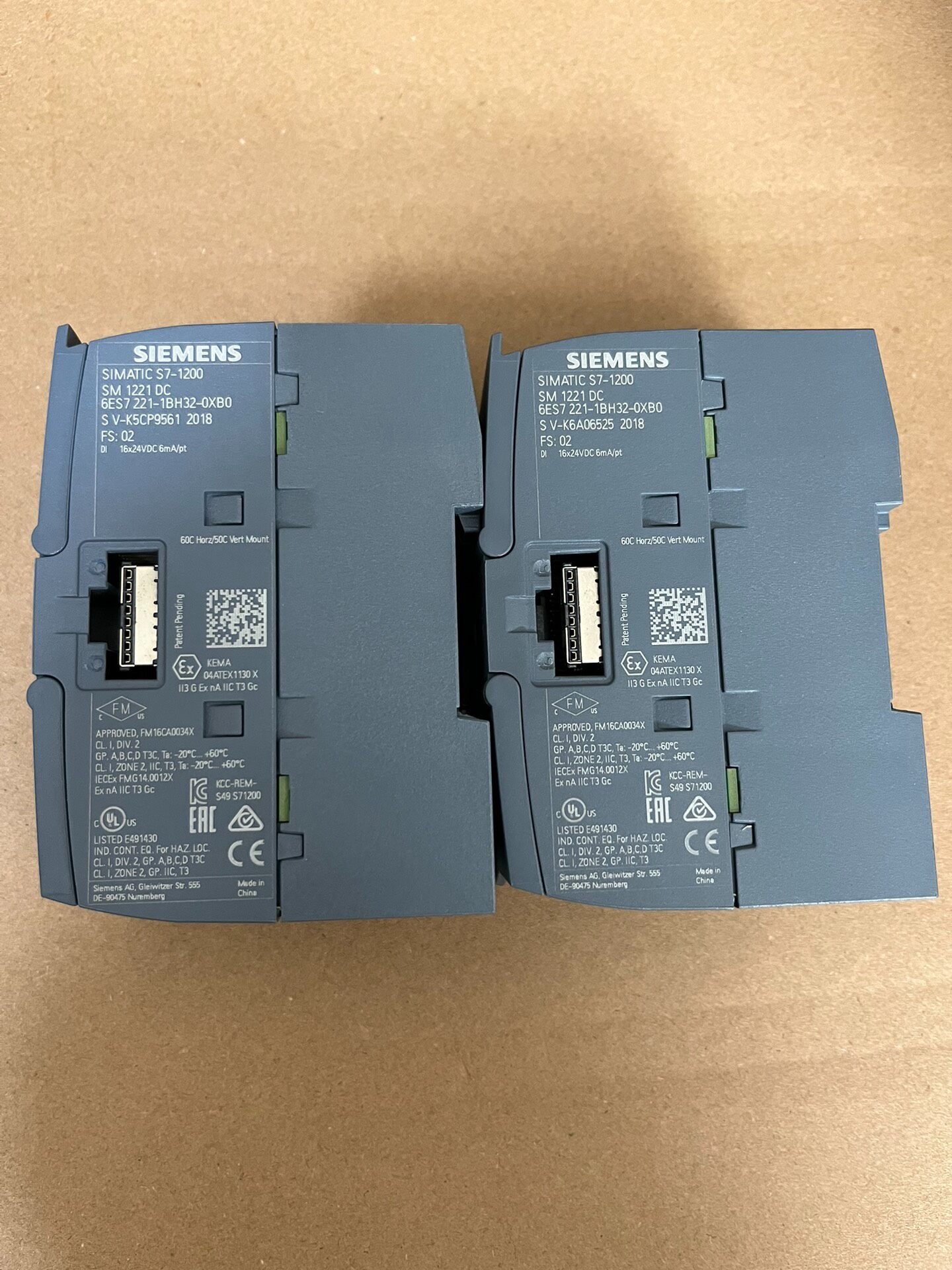 Siemens 6ES7221-1BH32-0XB0 SM 1221 S7-1200 Модуль дискретного ввода 2