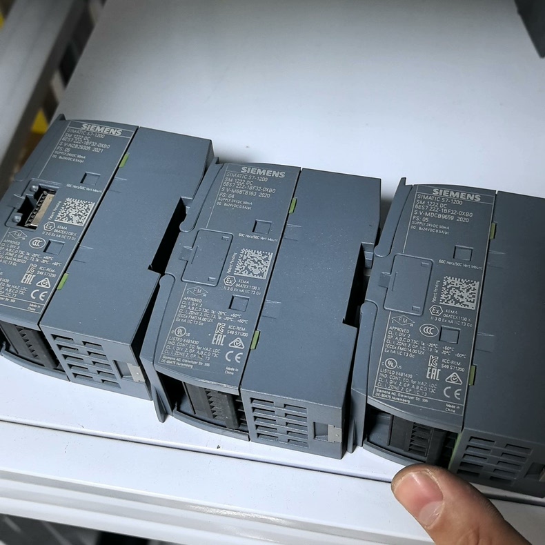 Siemens 6ES7222-1BF32-0XB0 SM 1222 S7-1200 Модуль дискретного вывода 4