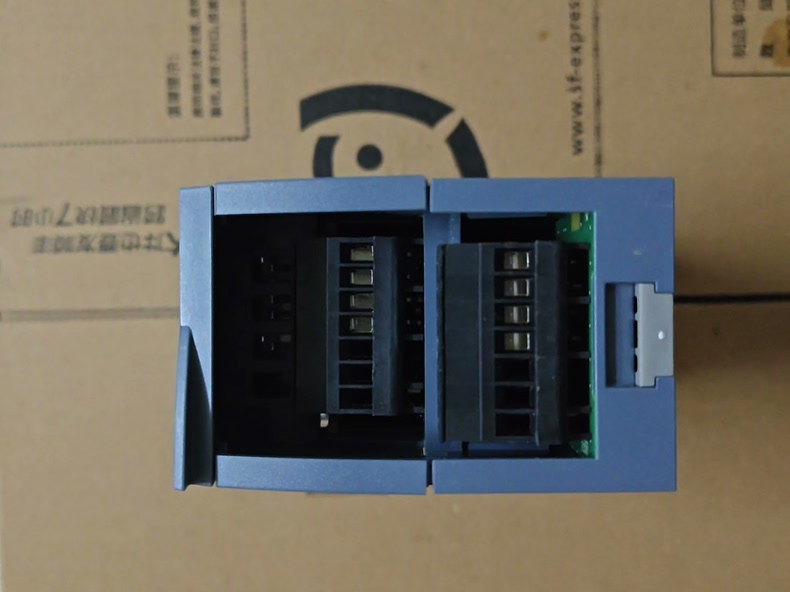 Siemens 6ES7231-4HF32-0XB0 SM 1231 S7-1200 Модуль дискретного ввода 4