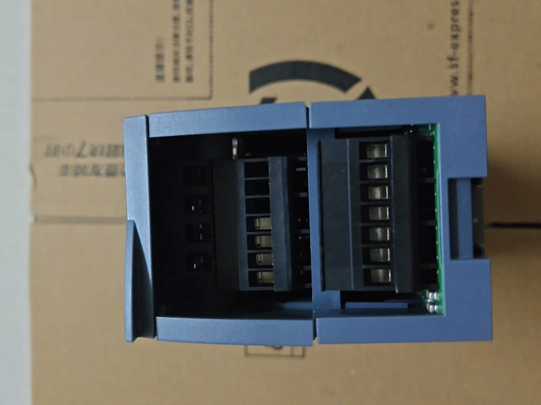 Siemens 6ES7231-4HF32-0XB0 SM 1231 S7-1200 Модуль дискретного ввода 5