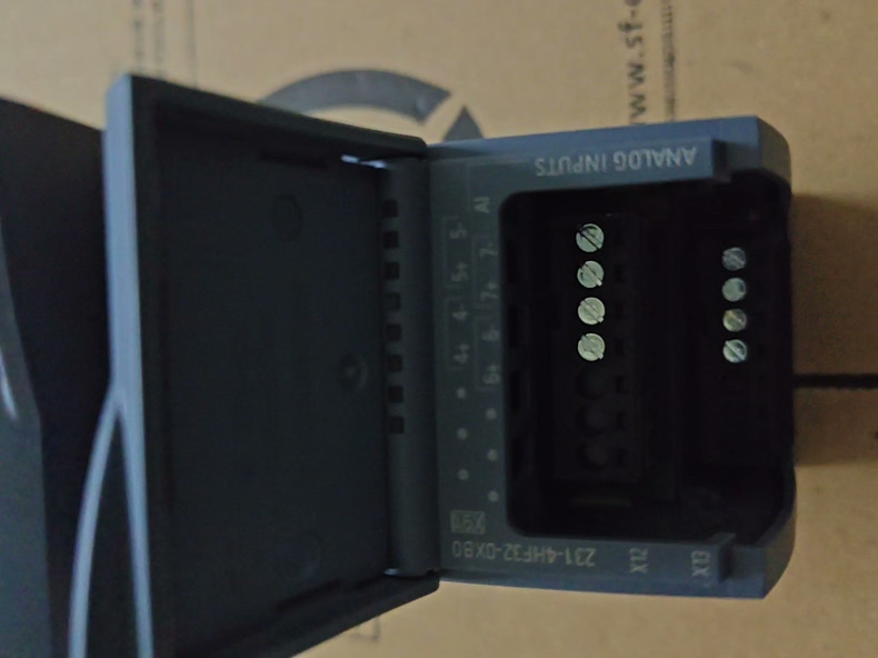 Siemens 6ES7231-4HF32-0XB0 SM 1231 S7-1200 Модуль дискретного ввода 6