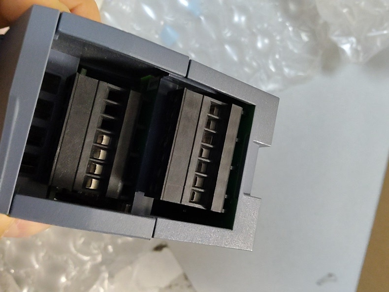 Siemens 6ES7231-5QF32-0XB0 SM 1231 S7-1200 Модуль дискретного ввода 3