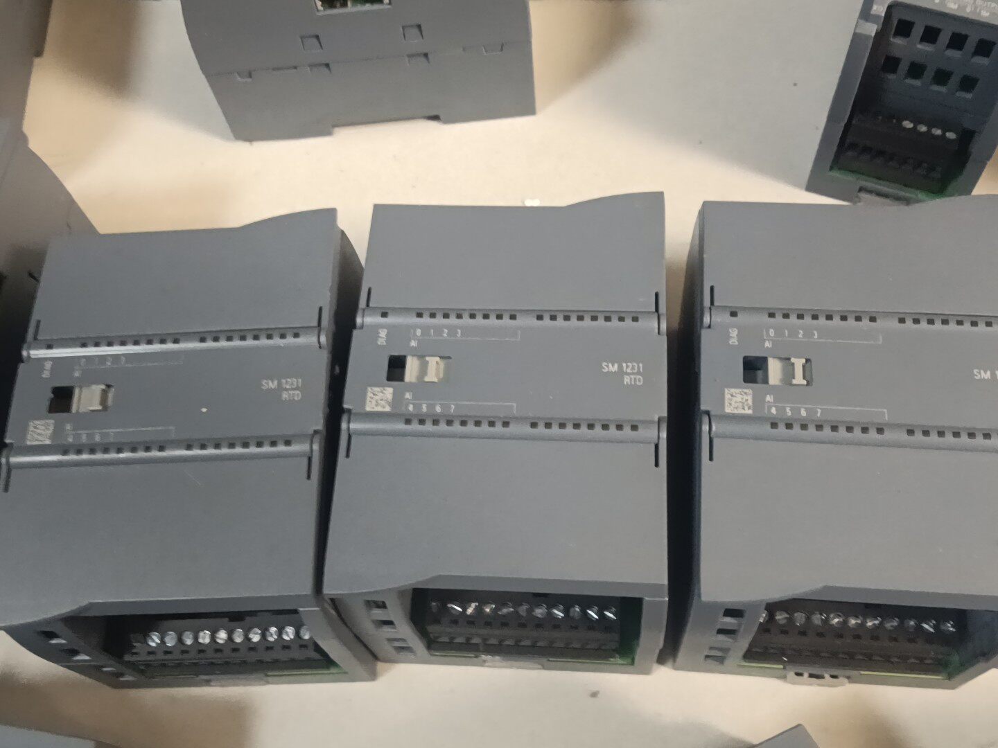 Siemens 6ES7231-5PF32-0XB0 SM 1231 S7-1200 Модуль дискретного ввода 3
