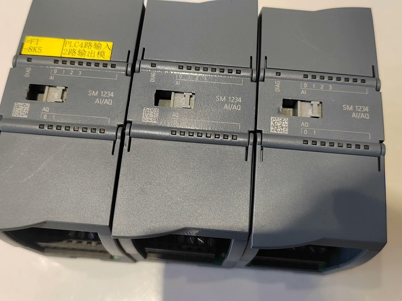 Siemens 6ES7234-4HE32-0XB0 SM 1234 S7-1200 Модуль дискретного ввода-вывода 2