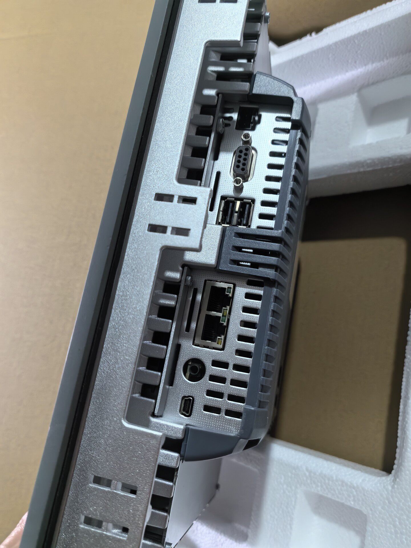 Siemens 6AV2124-1GC01-0AX0 KP700 SIMATIC HMI Comfort 4