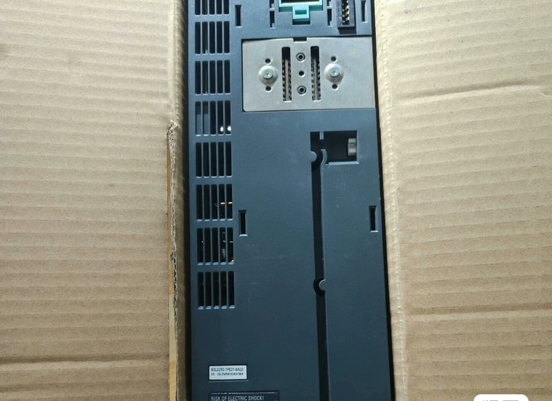 Siemens 6SL3210-1PE21-8AL0 PM240-2