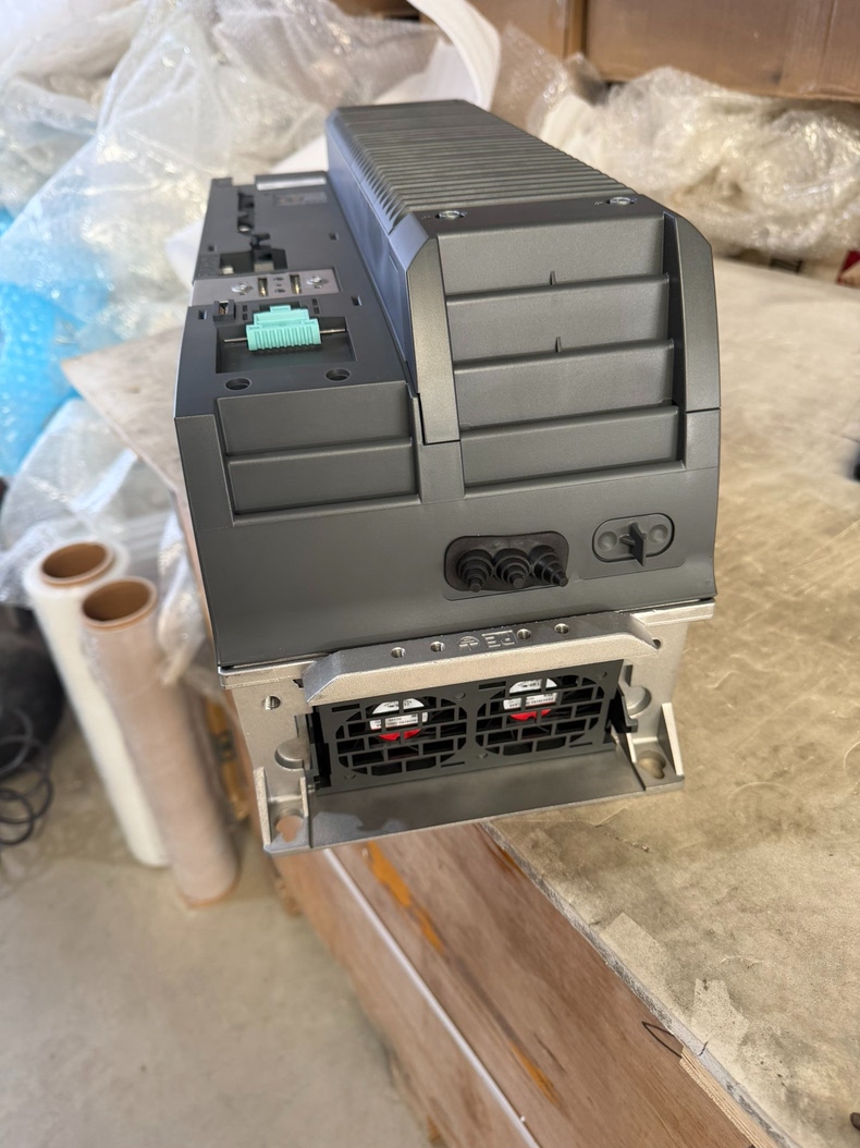 Siemens 6SL3210-1PE23-8AL0 PM240-2 4
