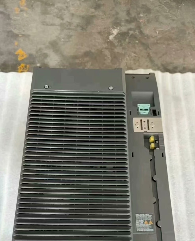 Siemens 6SL3210-1PE31-5AL0 PM240-2