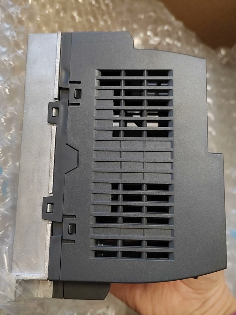 Siemens 6SL3210-5BB11-2UV1 SINAMICS V20 Преобразователь частоты 3