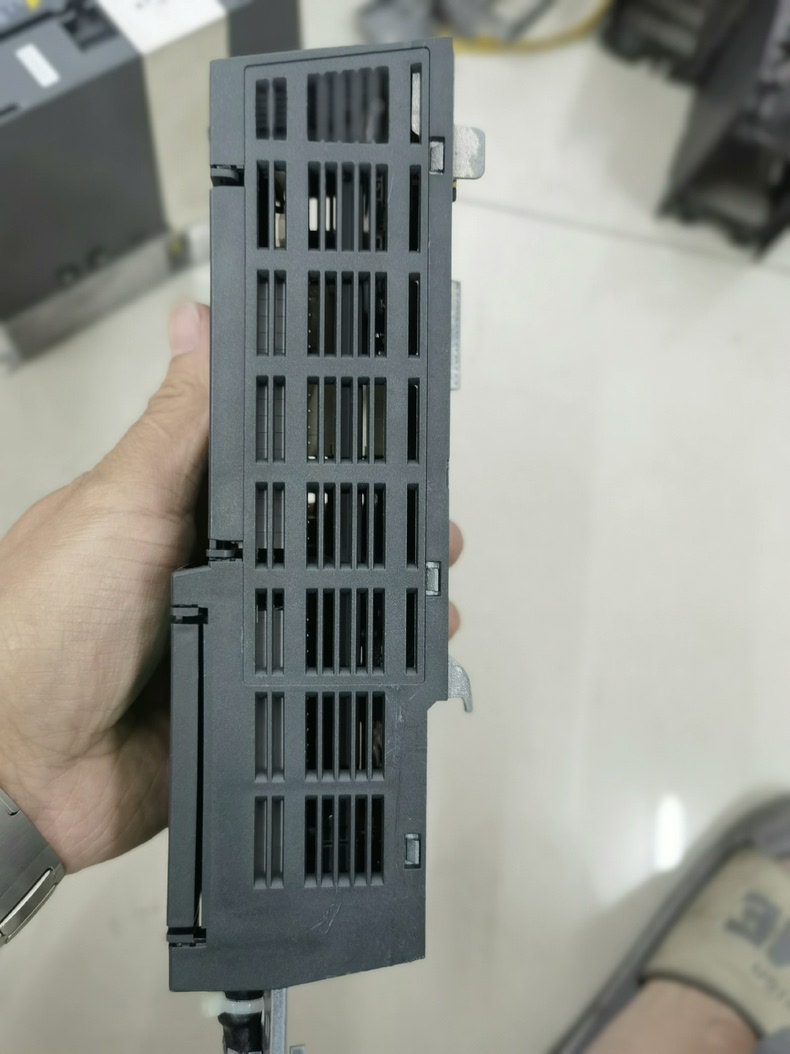 Siemens 6SL3243-0BB30-1HA3 SINAMICS G120P Преобразователь частоты 2