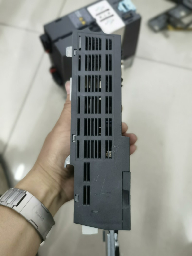 Siemens 6SL3243-0BB30-1HA3 SINAMICS G120P Преобразователь частоты 4
