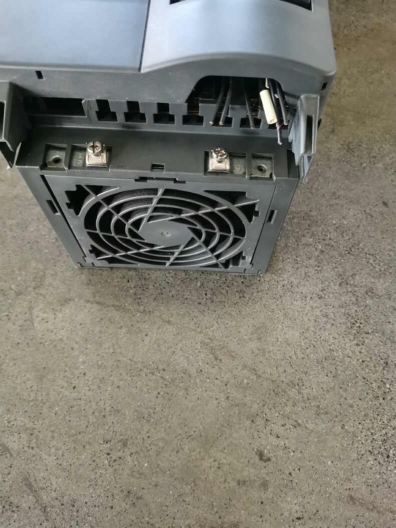 Siemens 6SE6440-2UD27-5CA1 MICROMASTER 440 Преобразователь частоты 4