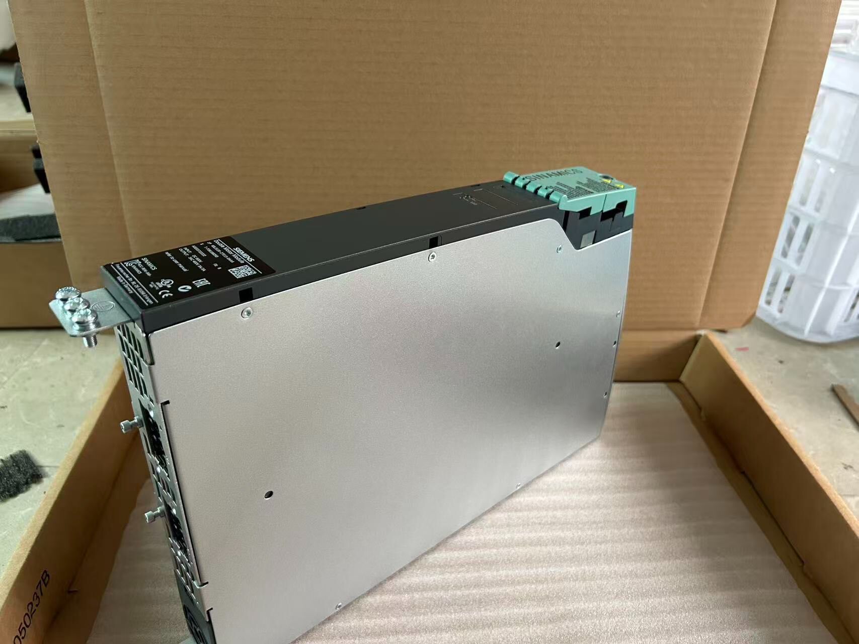 Siemens 6SL3120-2TE13-0AA4 SINAMICS S120 Сервопривод 2