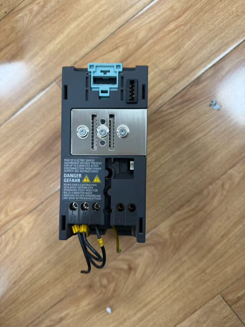 Siemens 6SL3210-1SE11-3UA0 SINAMICS S120 Сервопривод
