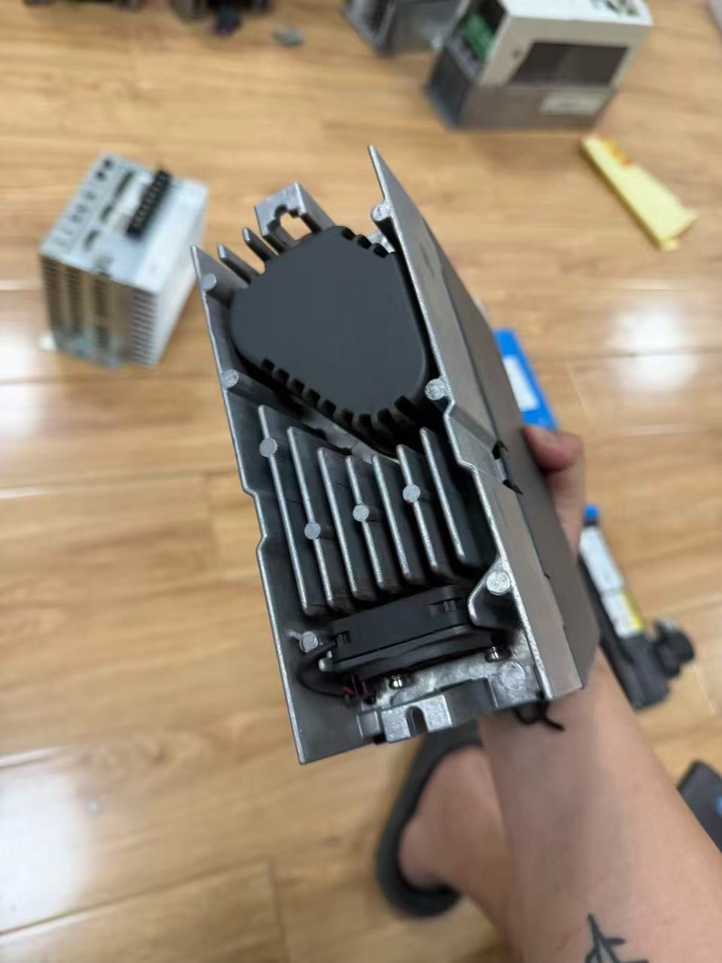 Siemens 6SL3210-1SE11-3UA0 SINAMICS S120 Сервопривод 6