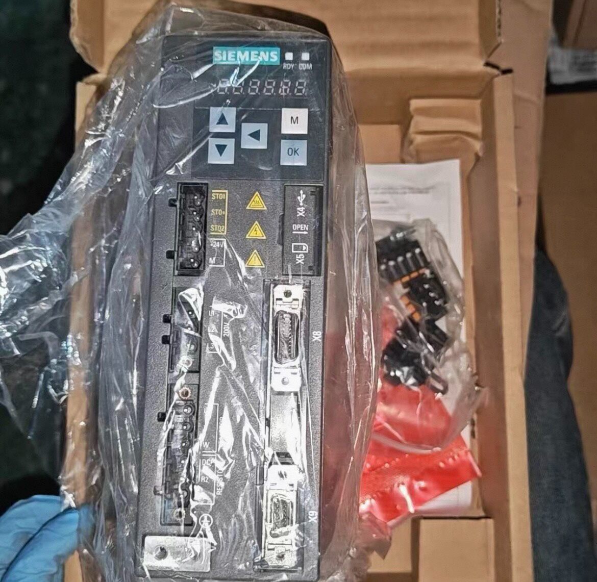 Siemens 6SL3210-5HB10-4UF0 SINAMICS S210 Сервопривод 3