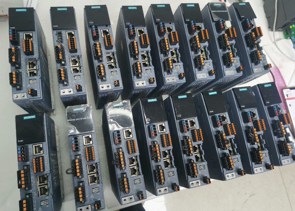 Siemens 6SL3210-5HB10-4UF0 SINAMICS S210 Сервопривод 5