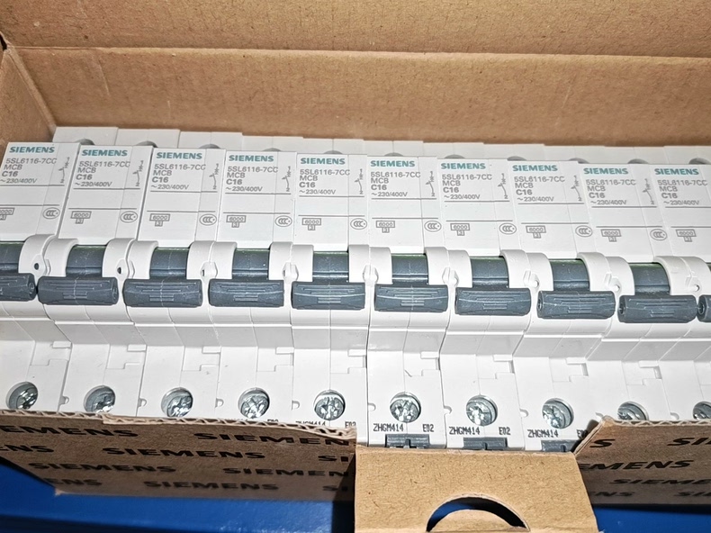 Siemens 5SL6116-7CC 5SL Модульный автоматический выключатель 3
