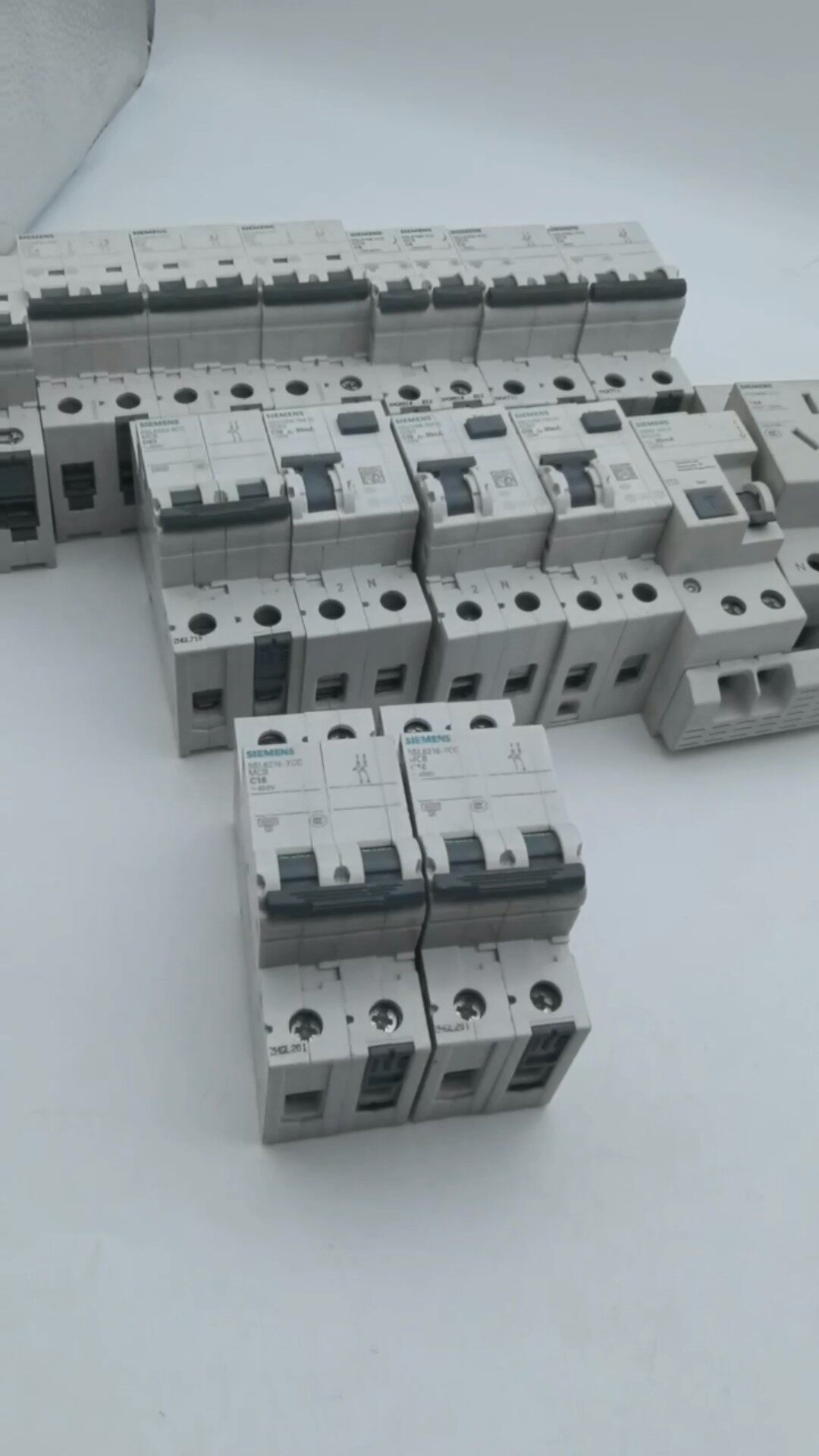 Siemens 5SL6216-7CC 5SL Модульный автоматический выключатель