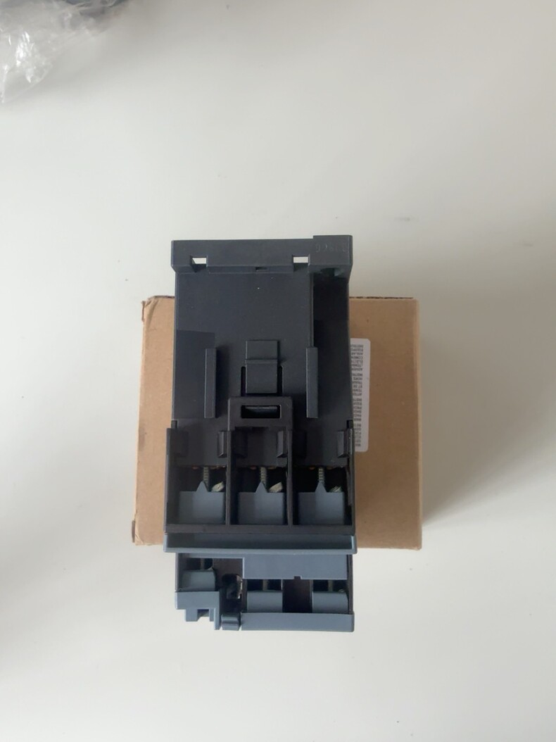 Siemens 3RT2023-1AP00 3RT2023 Контактор 4