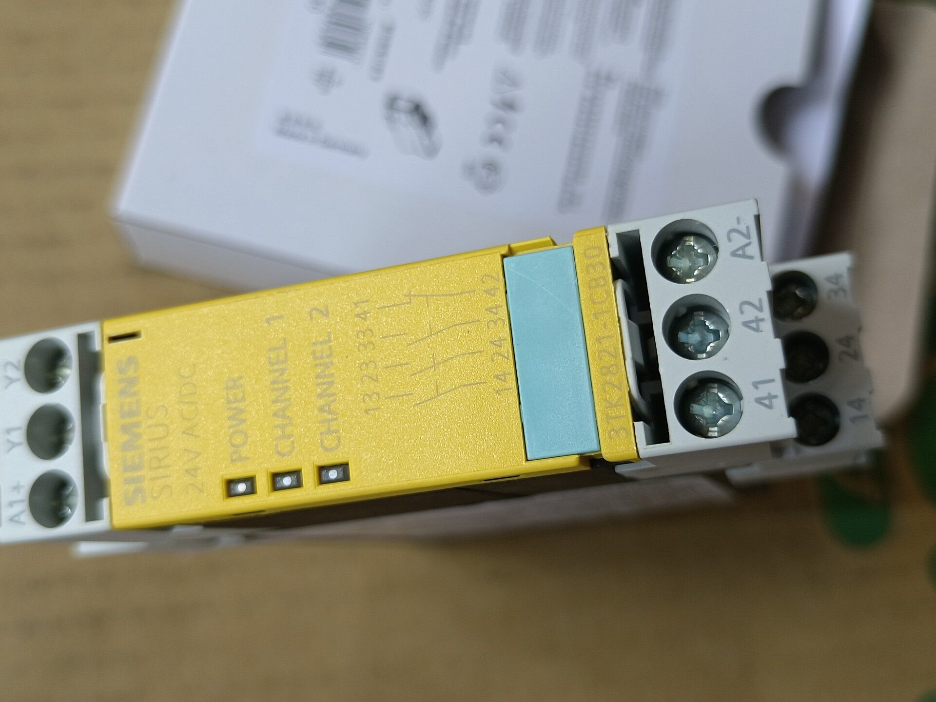 Siemens 3TK2821-1CB30 3TK28 Реле безопасности 2