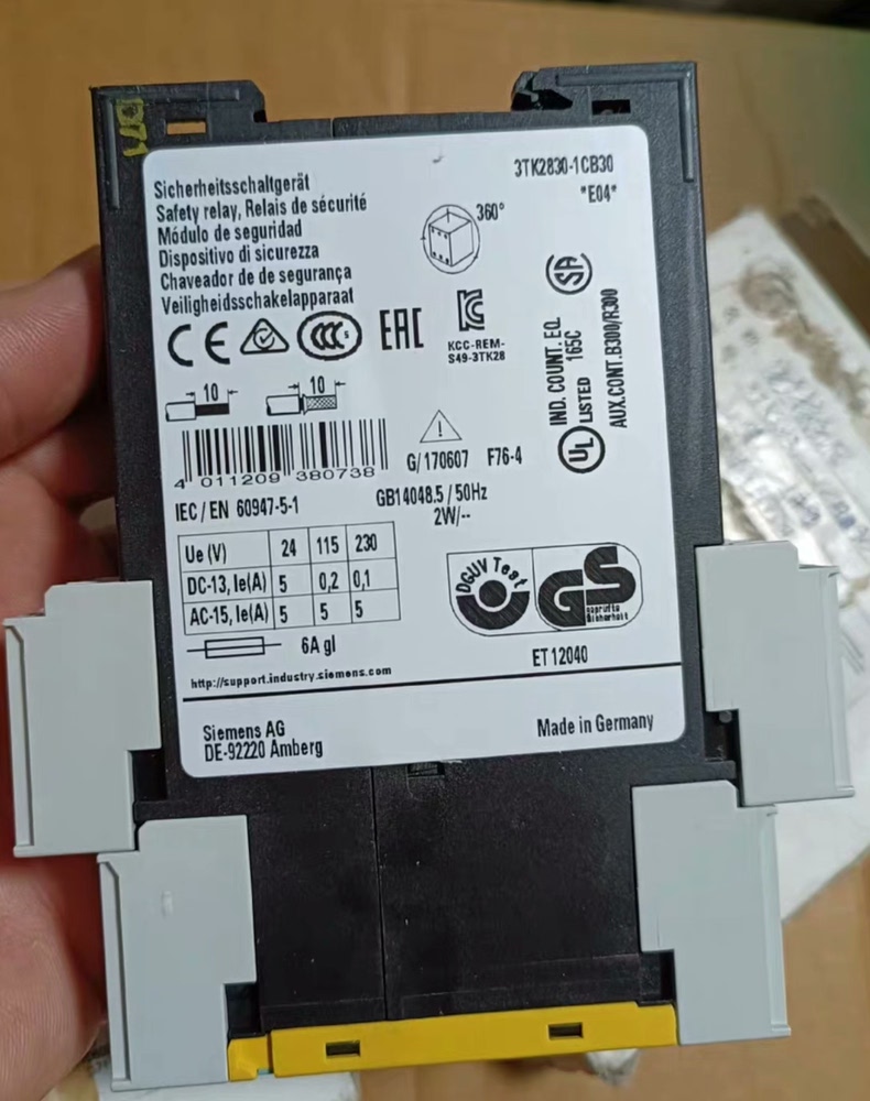 Siemens 3TK2823-1CB30 3TK28 Реле безопасности 2