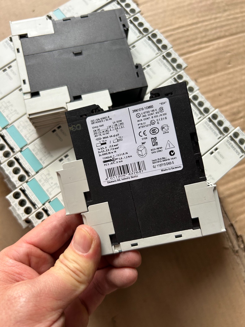 Siemens 3RN1010-1CM00 3RN Термисторное реле защиты