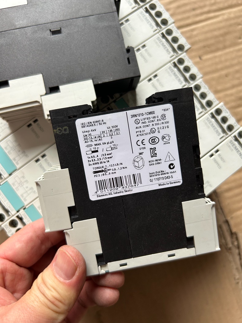 Siemens 3RN1010-1CM00 3RN Термисторное реле защиты 4