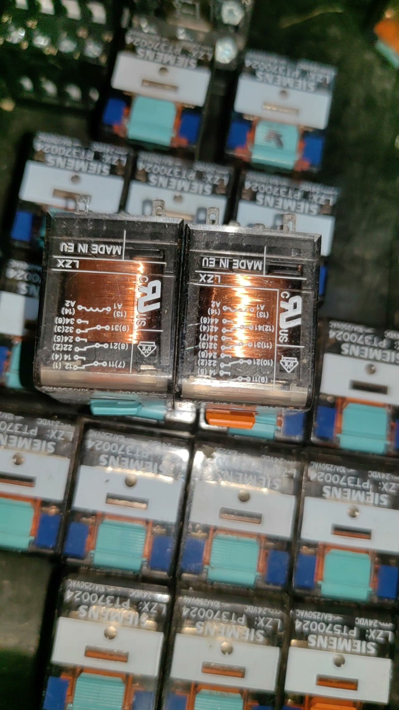 Siemens PT370024 LZX:PT Промежуточное реле 5