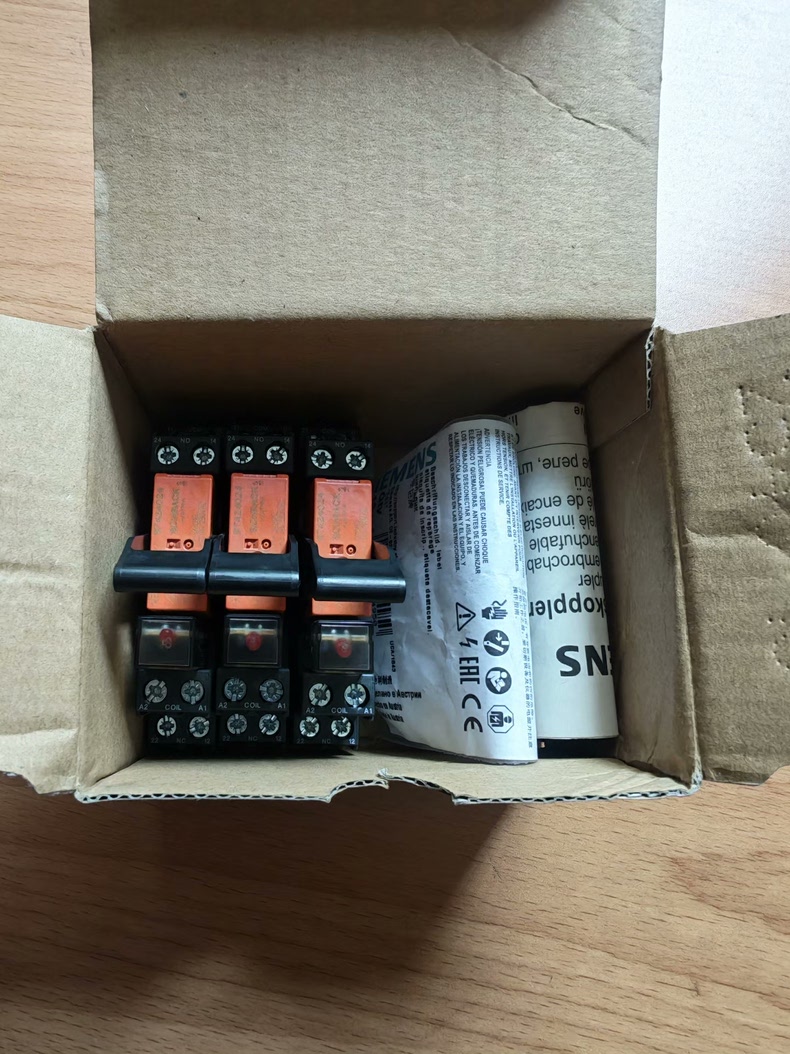 Siemens RT4A4L24 LZS:RT Промежуточное реле 3