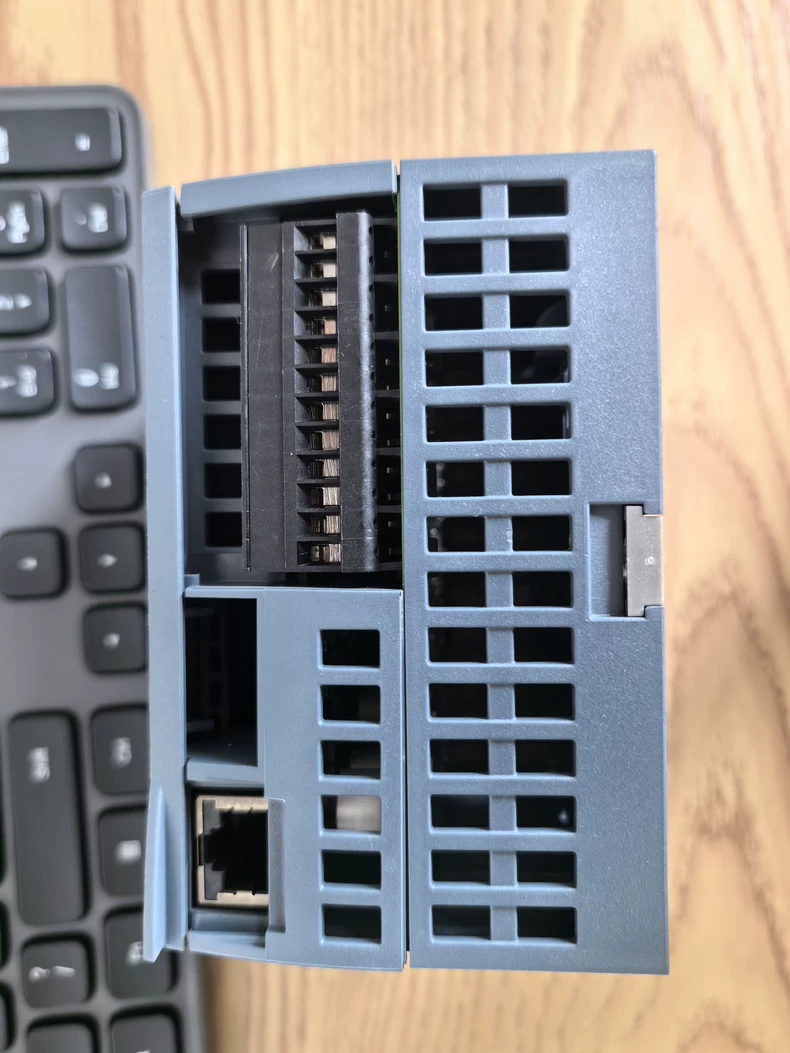 Siemens 6ES7214-1AG40-0XB0 CPU 1214C SIMATIC S7-1200 Центральный процессор 3