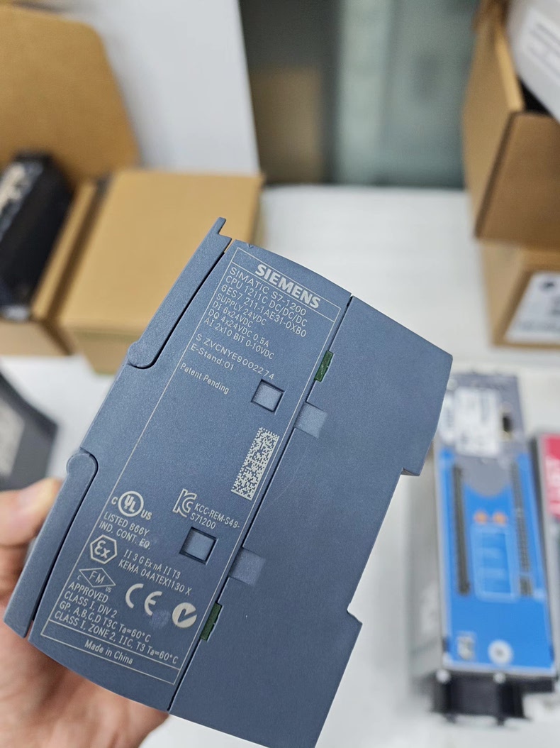 Siemens 6ES7211-1AE31-0XB0 CPU 1211C 2