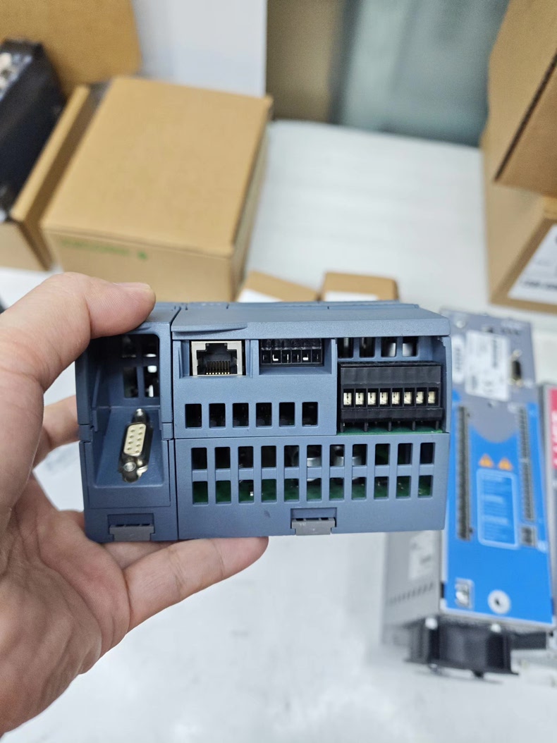 Siemens 6ES7211-1AE31-0XB0 CPU 1211C 3