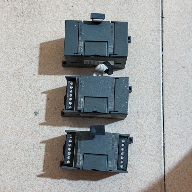 Siemens 6ES7223-1BF22-0XA0 CPU 222