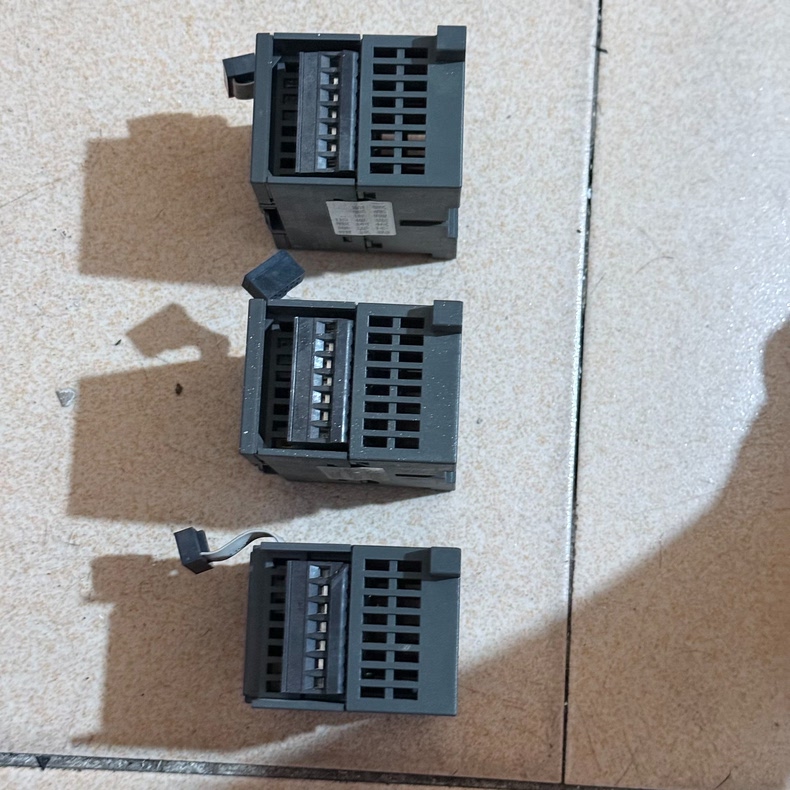 Siemens 6ES7223-1BF22-0XA0 CPU 222 3