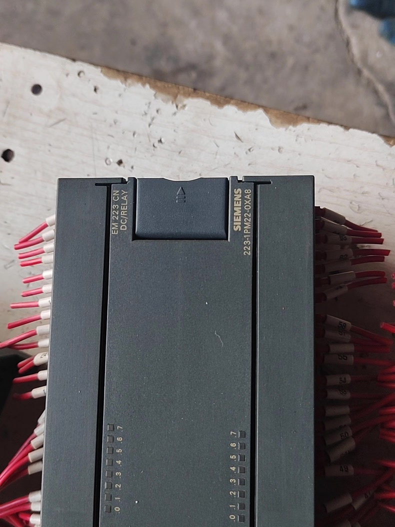 Siemens 6ES7223-1HF22-0XA0 CPU 222 2
