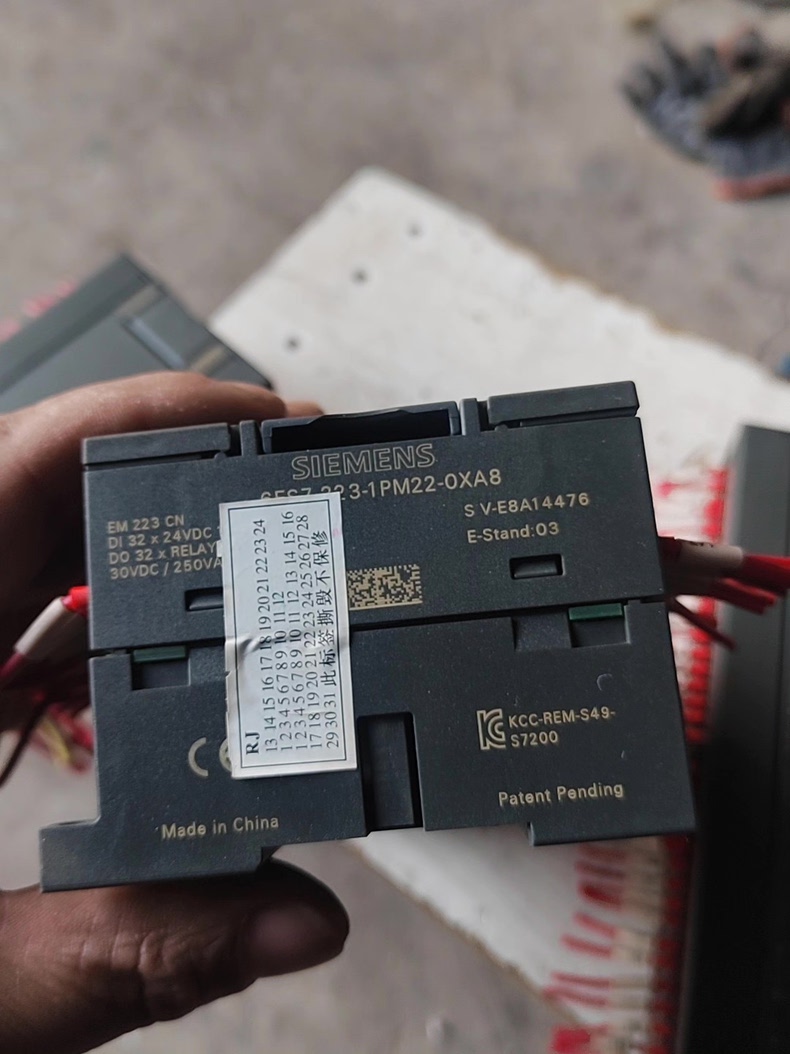 Siemens 6ES7223-1HF22-0XA0 CPU 222 4